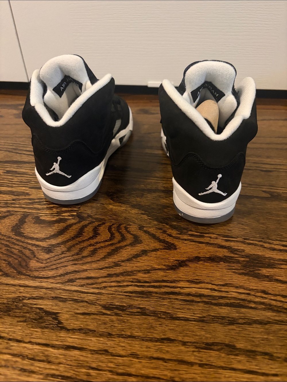 Air Jordan 5 Retro Black/Cool Grey/ White Sneakers Youth Size 4.5 - Picture 4 of 7